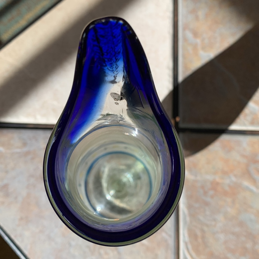 VINTAGE. Hand blown Mexican Glass Vase with‎ hand painted Calla Lily flowers. - Picture 3 of 6